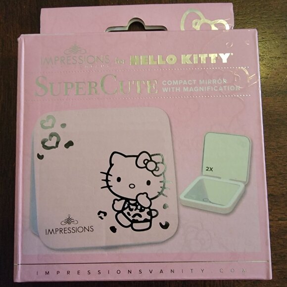 Hello Kitty Compact Mirror with Magnification - New - Picture 1 of 2